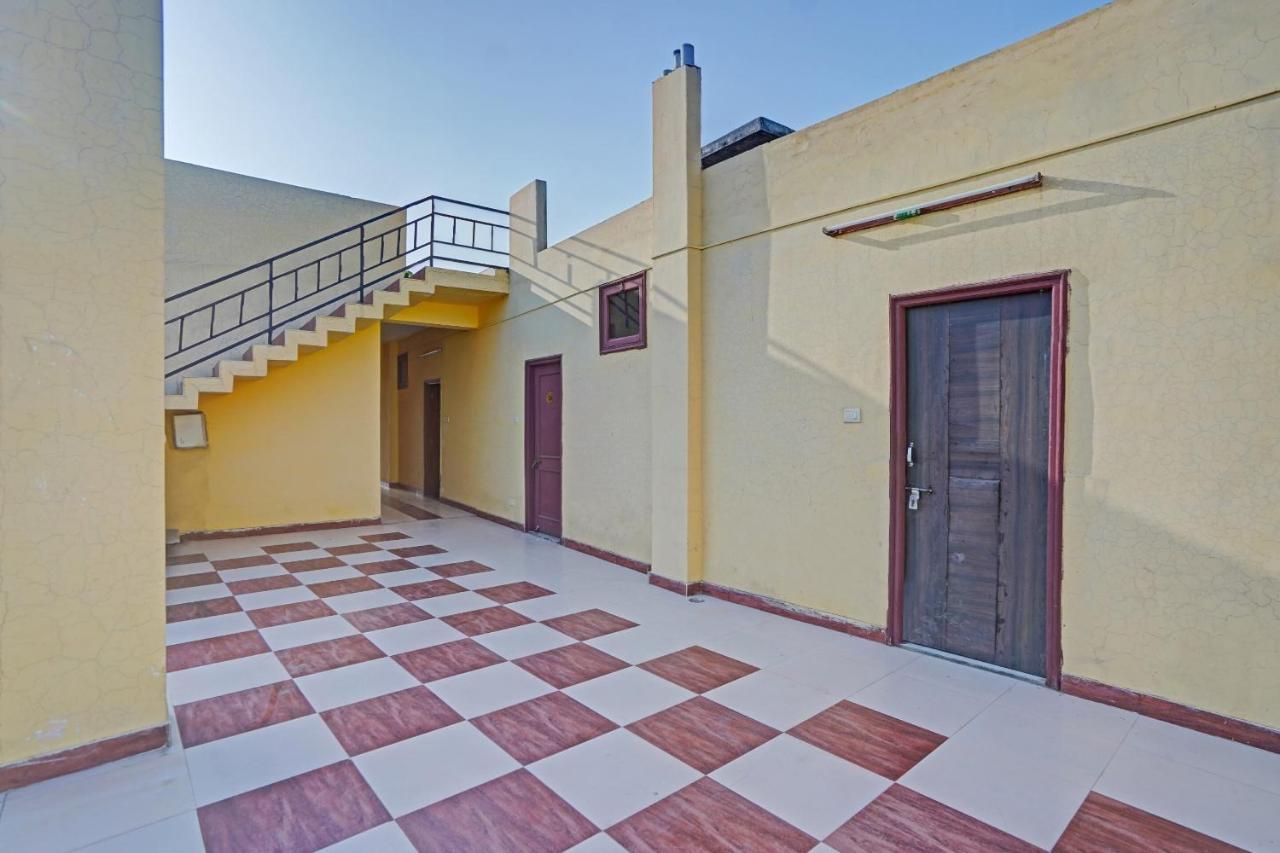 Oyo 87701 Lucky Farm Hotell Shāhpur Eksteriør bilde