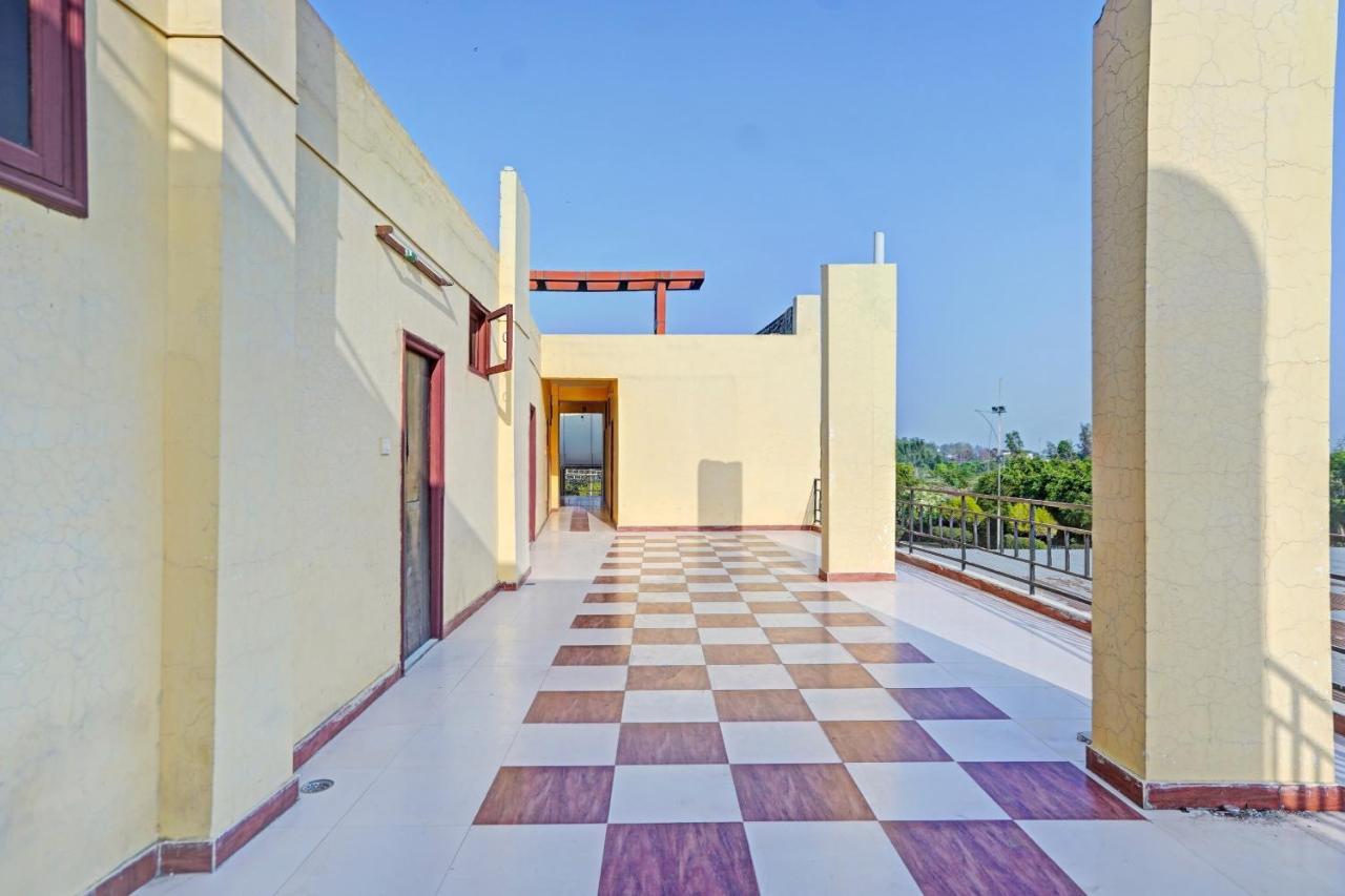 Oyo 87701 Lucky Farm Hotell Shāhpur Eksteriør bilde