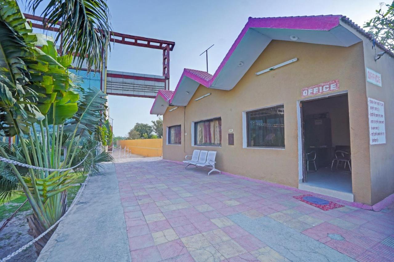 Oyo 87701 Lucky Farm Hotell Shāhpur Eksteriør bilde
