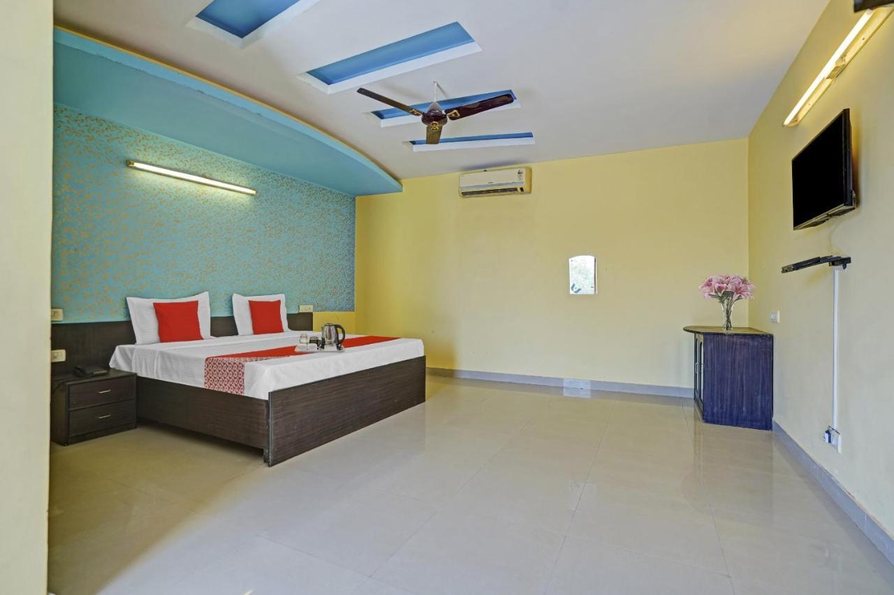 Oyo 87701 Lucky Farm Hotell Shāhpur Eksteriør bilde