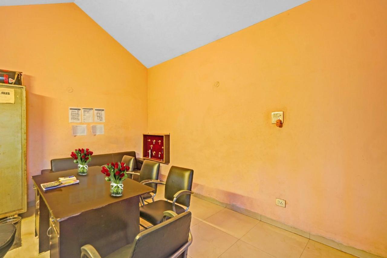 Oyo 87701 Lucky Farm Hotell Shāhpur Eksteriør bilde